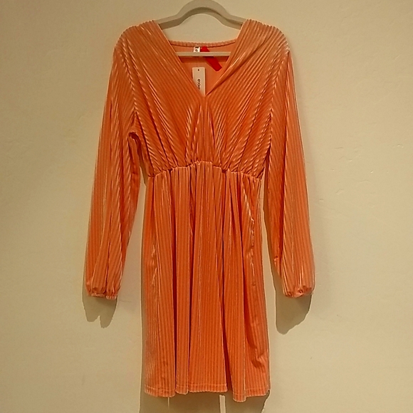 Dress - Picture 1 of 2